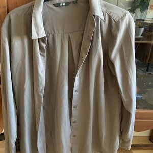 Uniqlo women’s grey button down